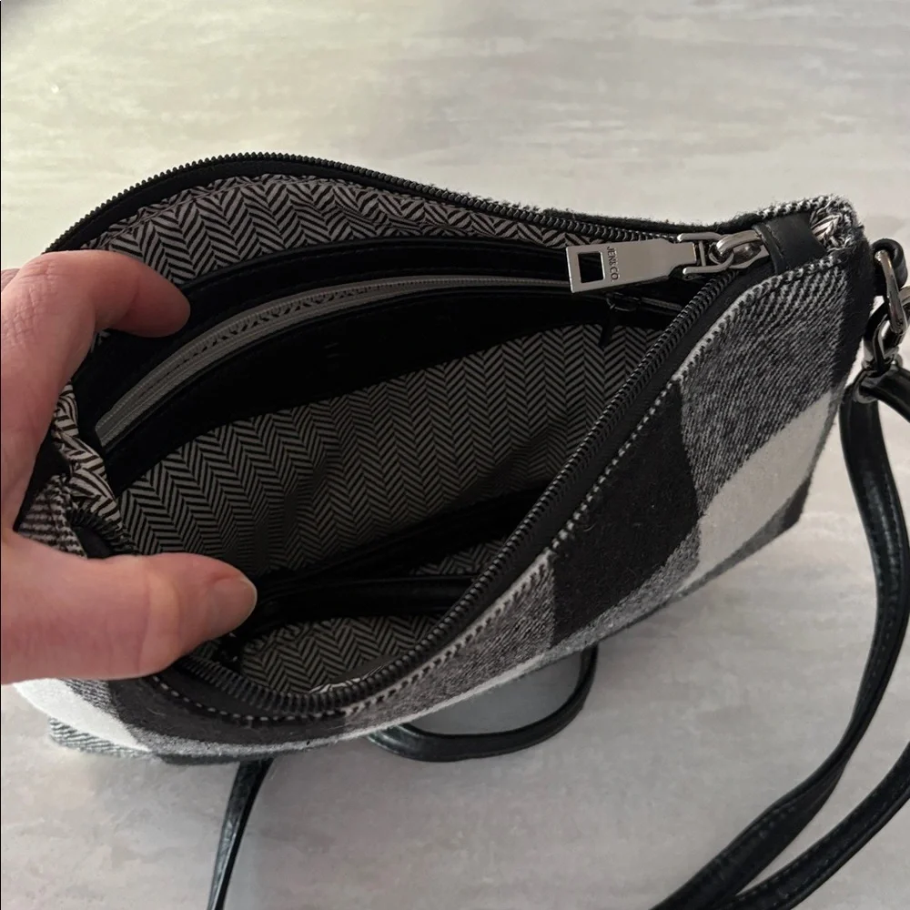 Crossbody - Picture 4 of 6